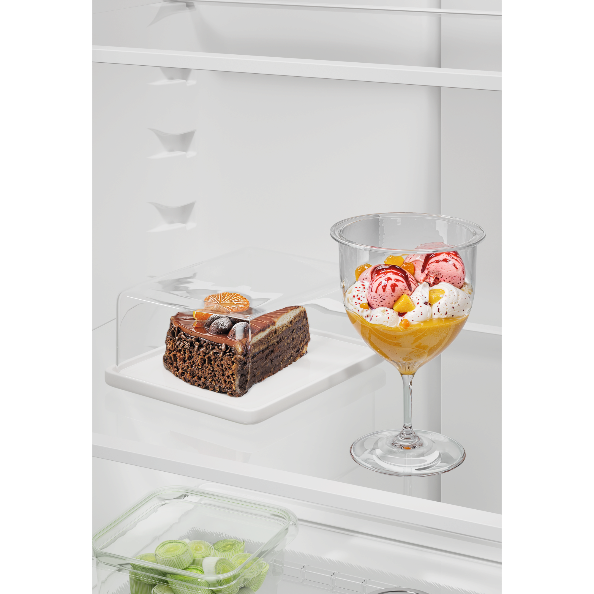 Electrolux EQE5400D-B 547L 600 Series Quad door refrigerator - View 2