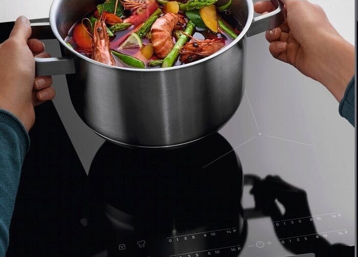 Place the cookware on the heating element2.jpg