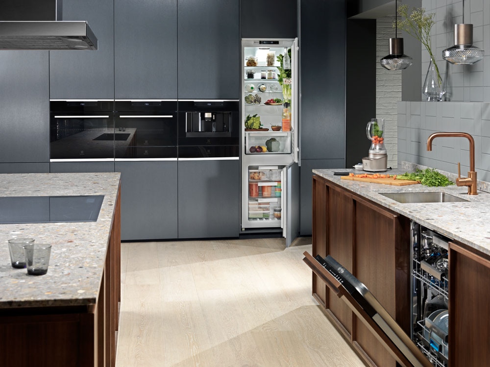 Kitchen bundle with Electrolux refrigerator, built-in coffee machine, oven, hob and dishwasher